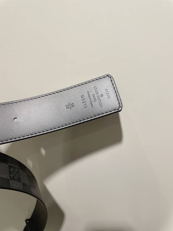 Louis Vuitton 40MM Belt LVB00371